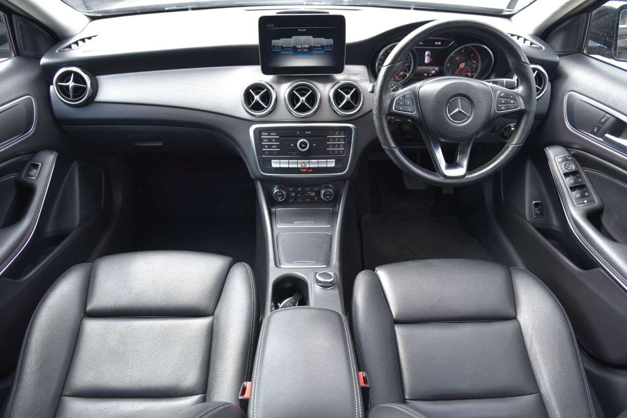 A 2018 MERCEDES-BENZ GLA 2.1 GLA200d Sport (Executive) SUV 5dr Diesel 7G-DCT Euro 6 (s/s) (136 ps) F A 2018 MERCEDES-BENZ GLA 2.1 GLA200d Sport (Executive) SUV 5dr Diesel 7G-DCT Euro 6 (s/s) (136 ps) F