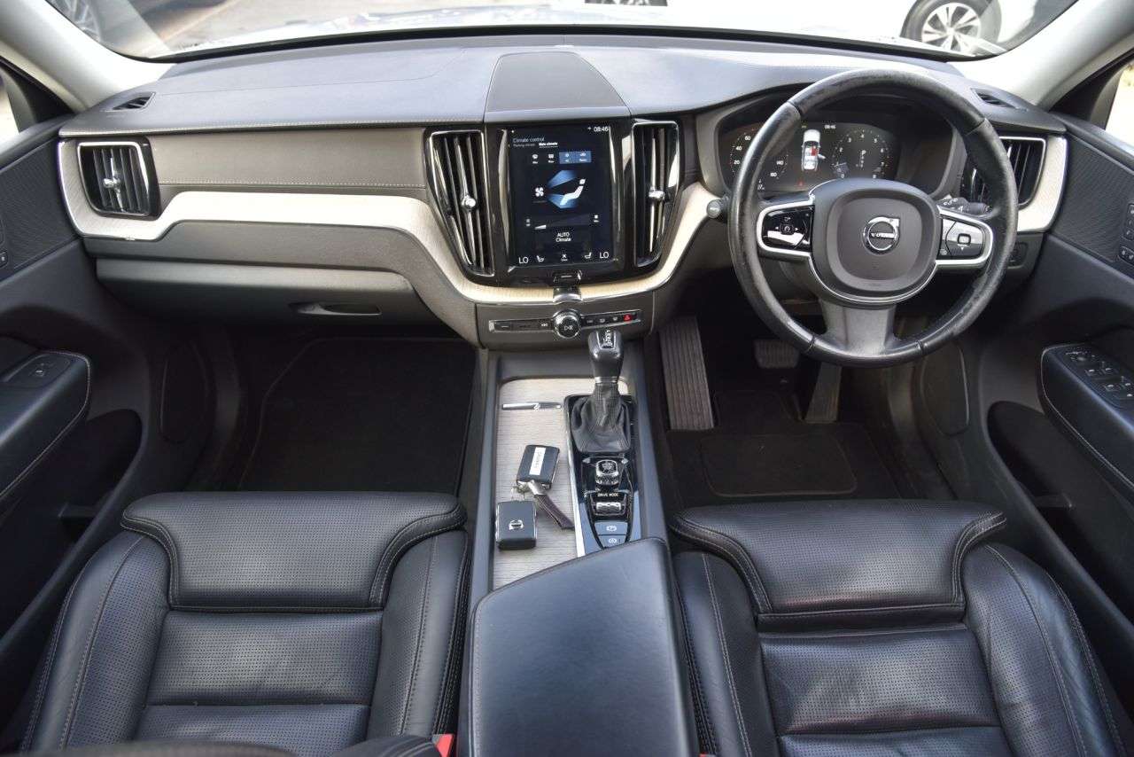 A 2018 VOLVO XC60 2.0 T5 Inscription SUV 5dr Petrol Auto AWD Euro 6 (s/s) (250 ps) FULL LEATH A 2018 VOLVO XC60 2.0 T5 Inscription SUV 5dr Petrol Auto AWD Euro 6 (s/s) (250 ps) FULL LEATH