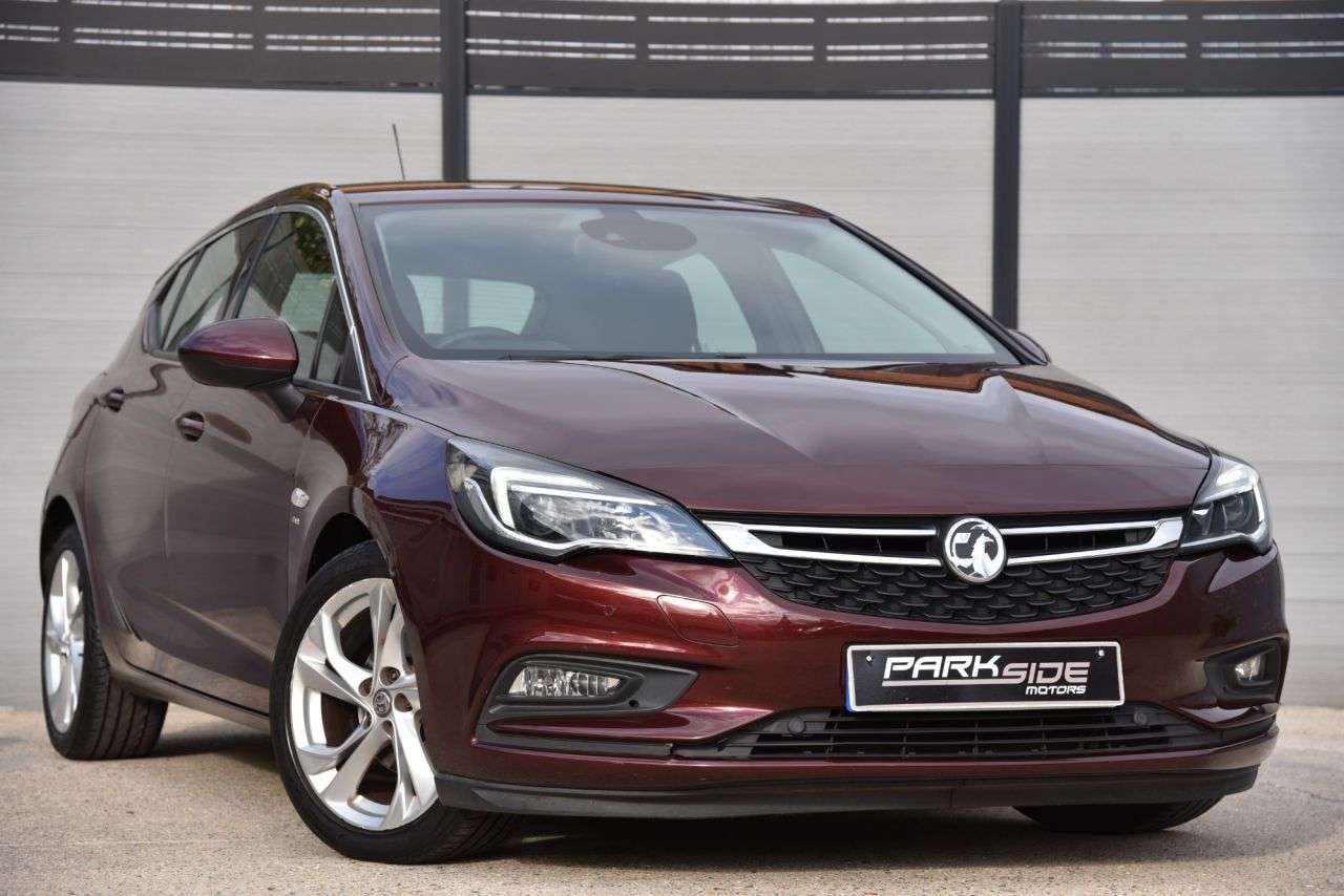 A 2017 VAUXHALL ASTRA 1.4i SRi Hatchback 5dr Petrol Manual Euro 6 (100 ps) PARK ASSIST | LOW INSU A 2017 VAUXHALL ASTRA 1.4i SRi Hatchback 5dr Petrol Manual Euro 6 (100 ps) PARK ASSIST | LOW INSU