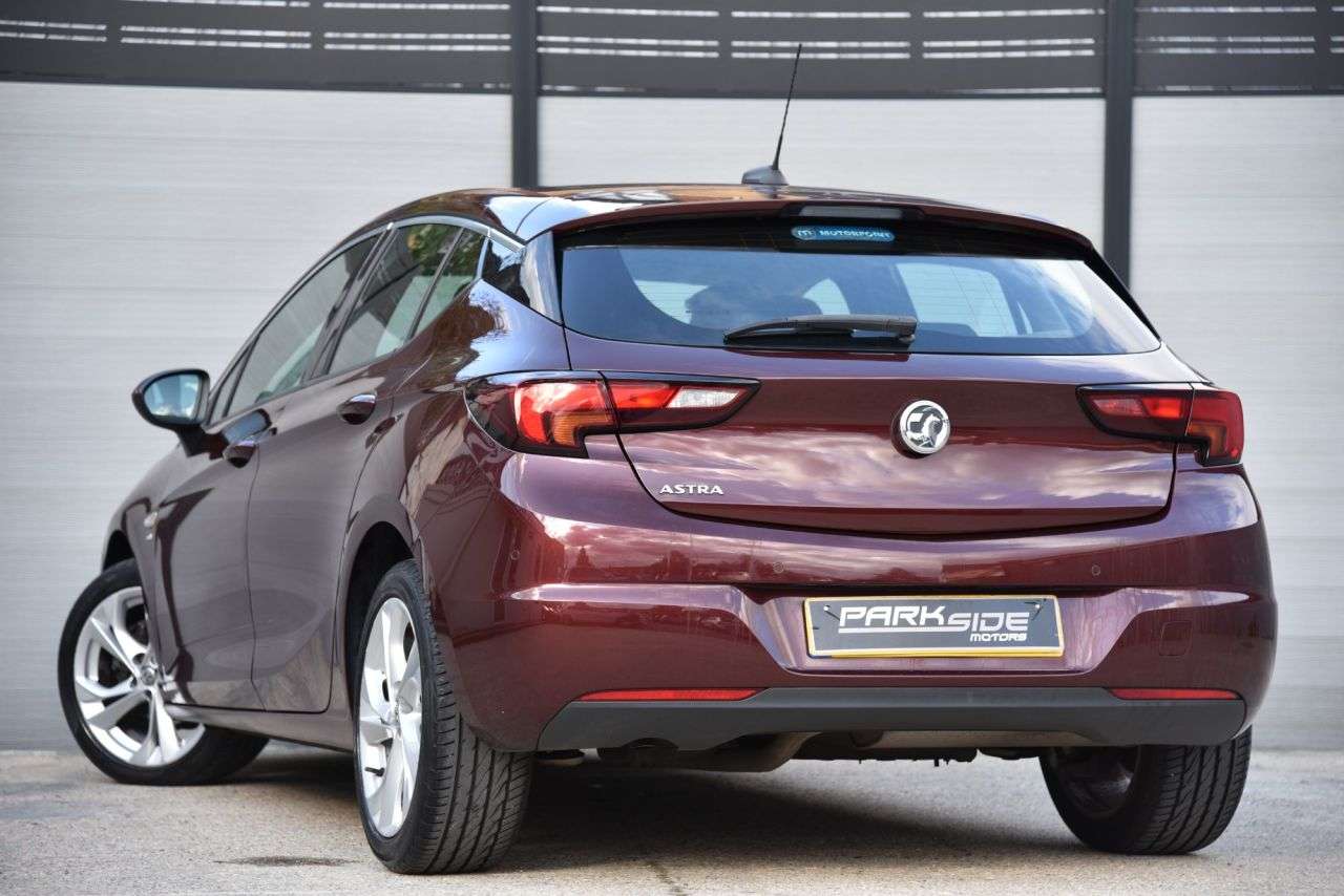 A 2017 VAUXHALL ASTRA 1.4i SRi Hatchback 5dr Petrol Manual Euro 6 (100 ps) PARK ASSIST | LOW INSU A 2017 VAUXHALL ASTRA 1.4i SRi Hatchback 5dr Petrol Manual Euro 6 (100 ps) PARK ASSIST | LOW INSU