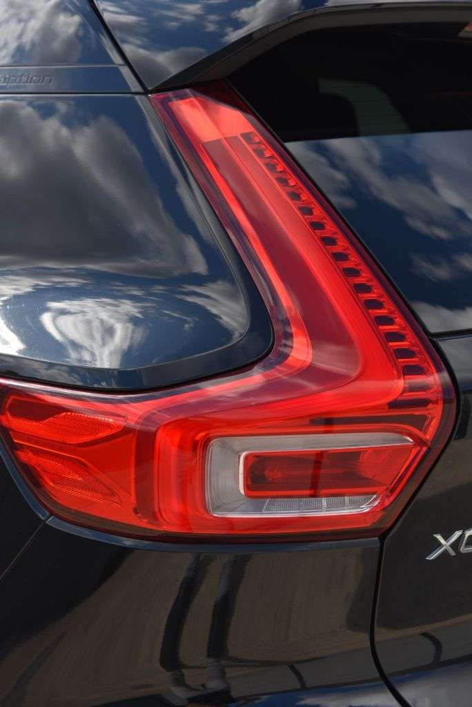 2019 VOLVO XC40 2019 VOLVO XC40