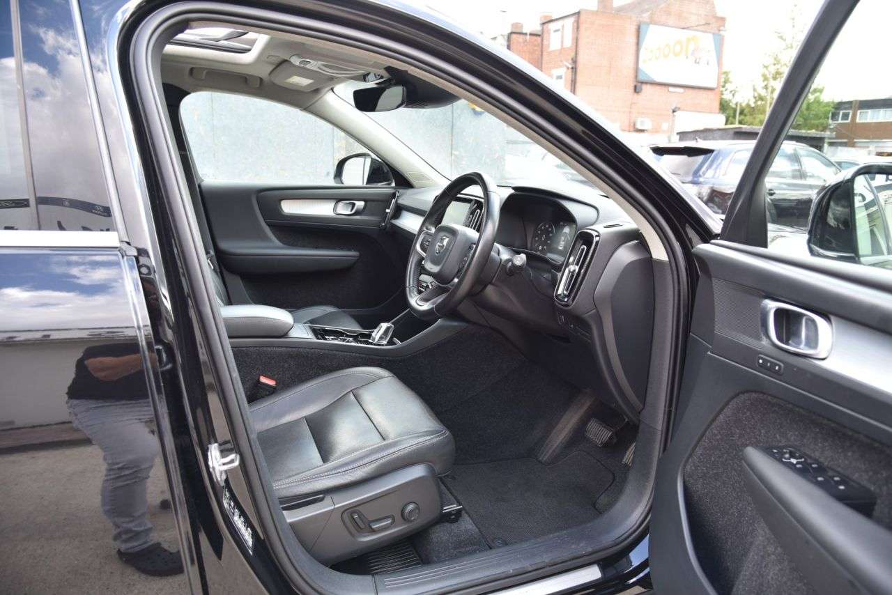 2019 VOLVO XC40 2019 VOLVO XC40