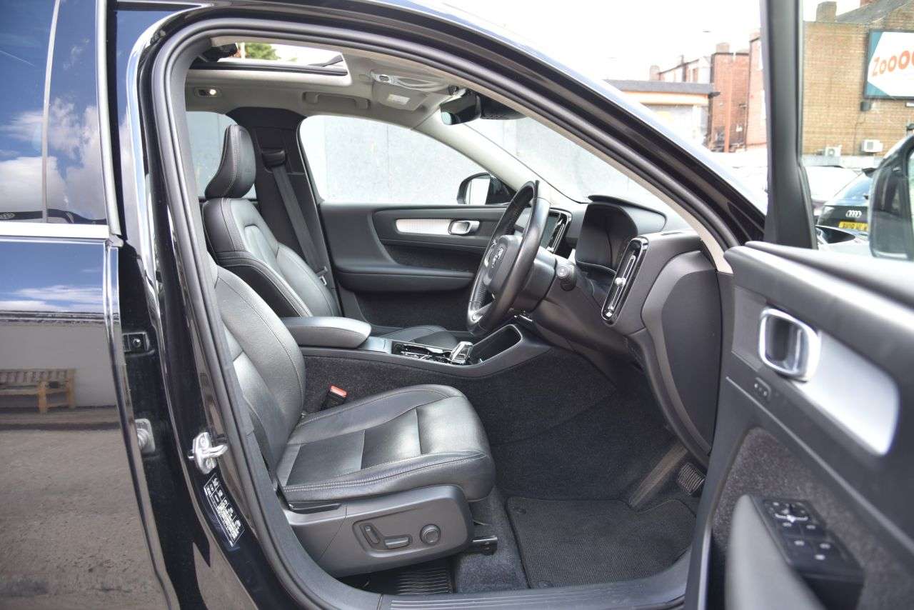 2019 VOLVO XC40 2019 VOLVO XC40