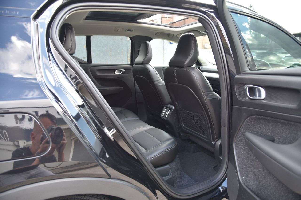 2019 VOLVO XC40 2019 VOLVO XC40