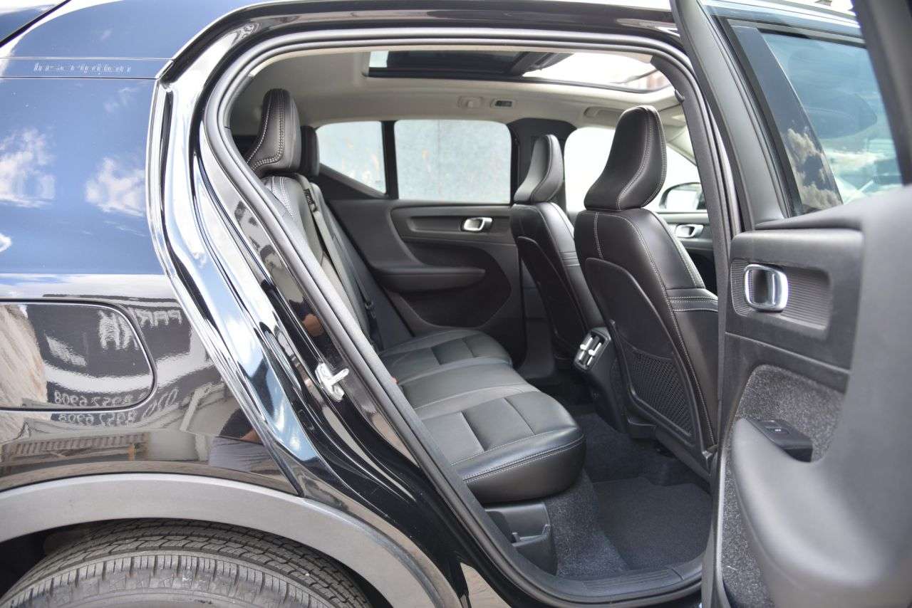2019 VOLVO XC40 2019 VOLVO XC40