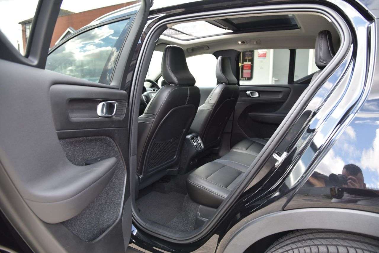 2019 VOLVO XC40 2019 VOLVO XC40