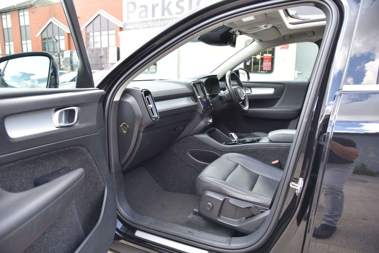 2019 VOLVO XC40 2019 VOLVO XC40