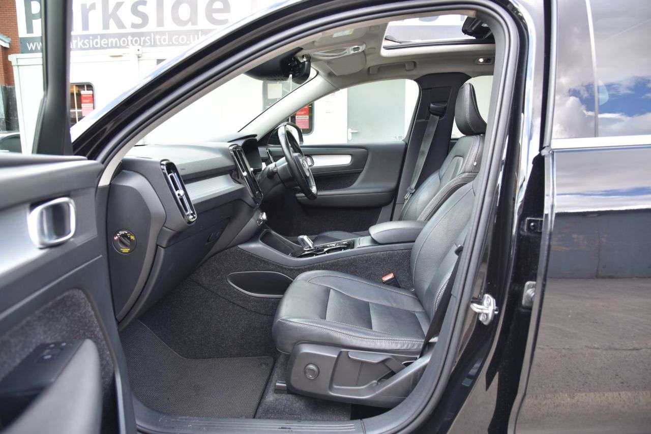 2019 VOLVO XC40 2019 VOLVO XC40