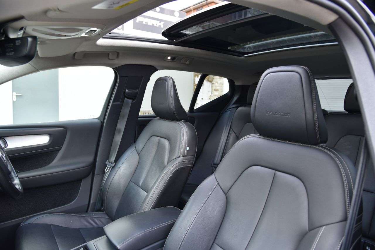 2019 VOLVO XC40 2019 VOLVO XC40