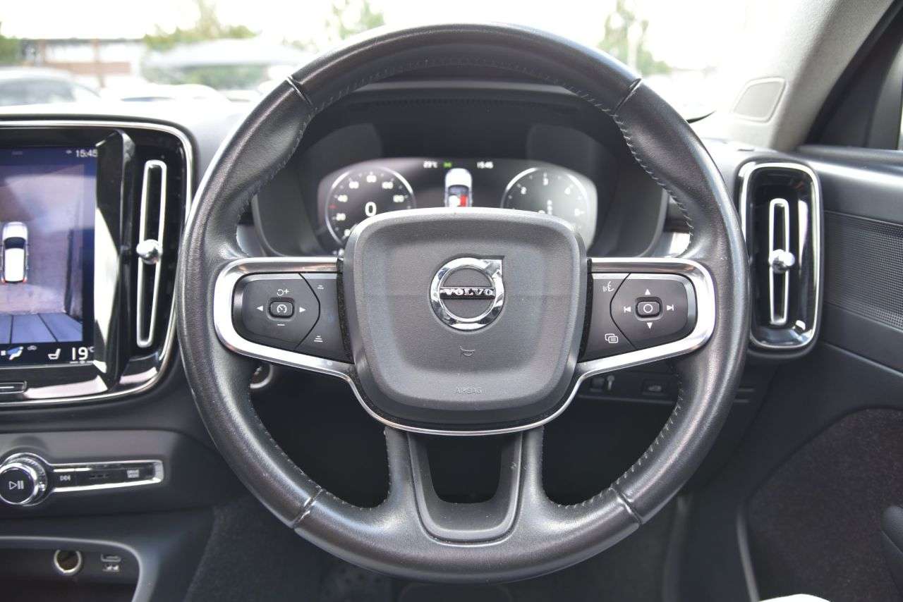 2019 VOLVO XC40 2019 VOLVO XC40