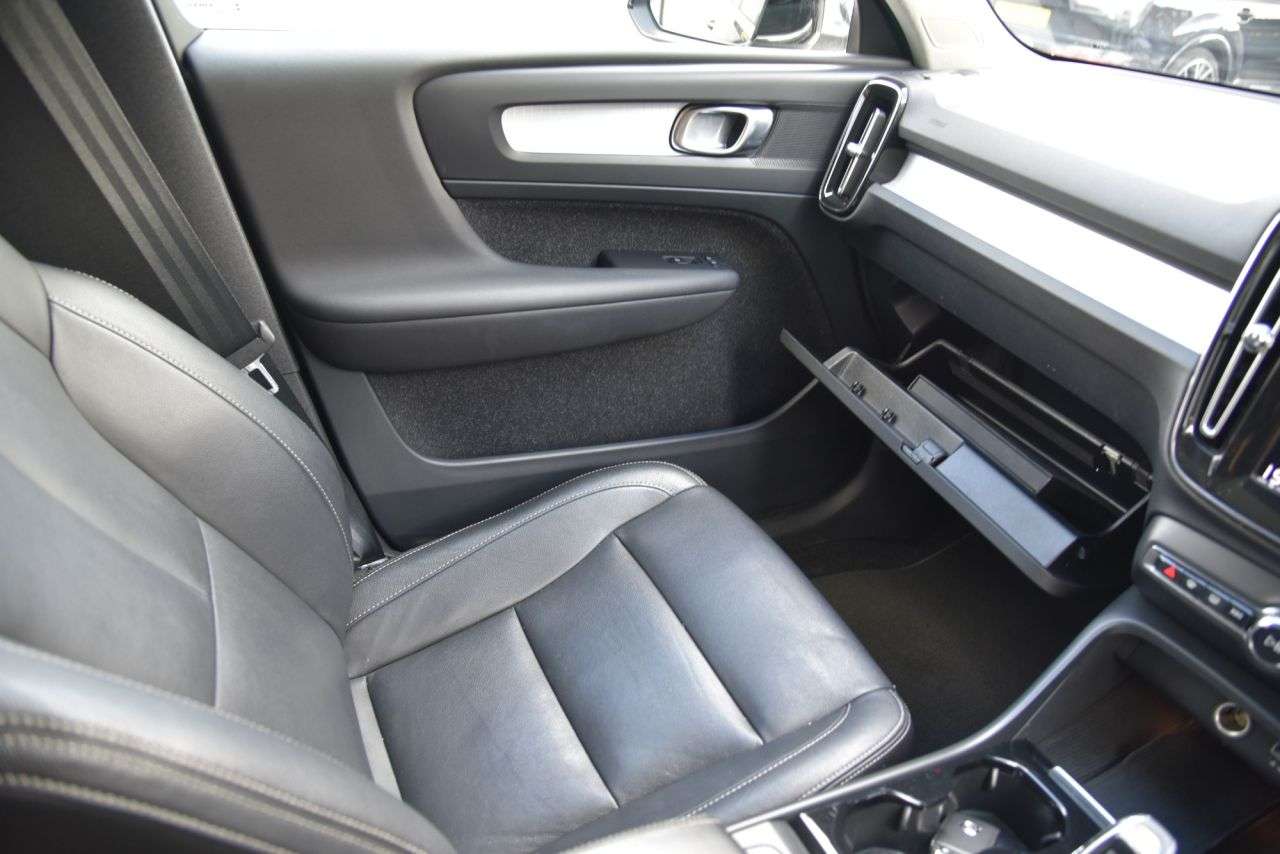 2019 VOLVO XC40 2019 VOLVO XC40