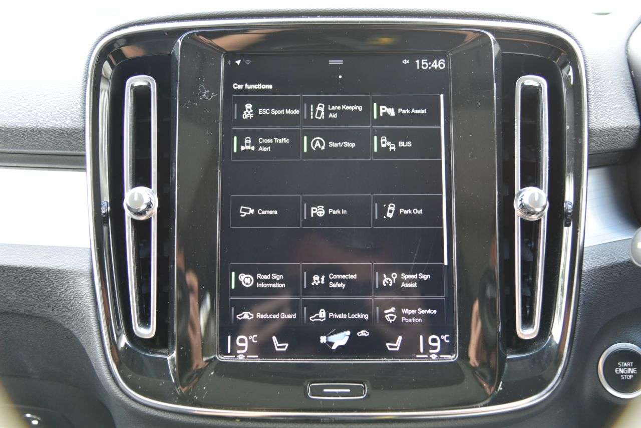 2019 VOLVO XC40 2019 VOLVO XC40