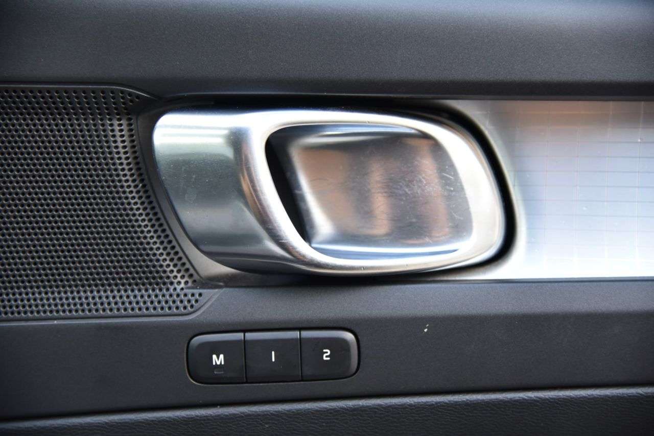 2019 VOLVO XC40 2019 VOLVO XC40