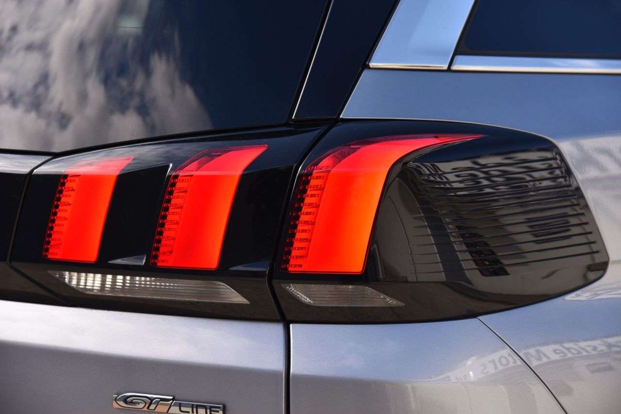 2019 PEUGEOT 5008 2019 PEUGEOT 5008