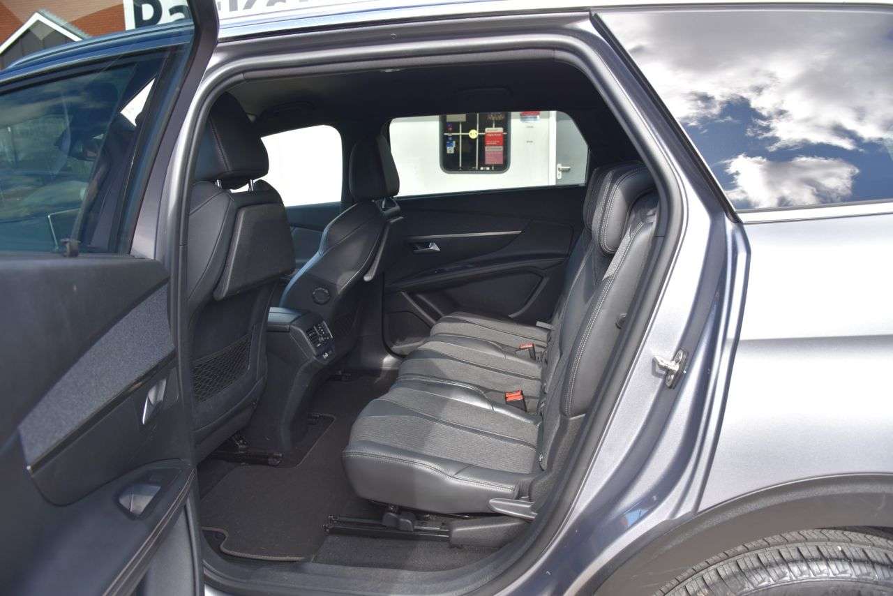 2019 PEUGEOT 5008 2019 PEUGEOT 5008