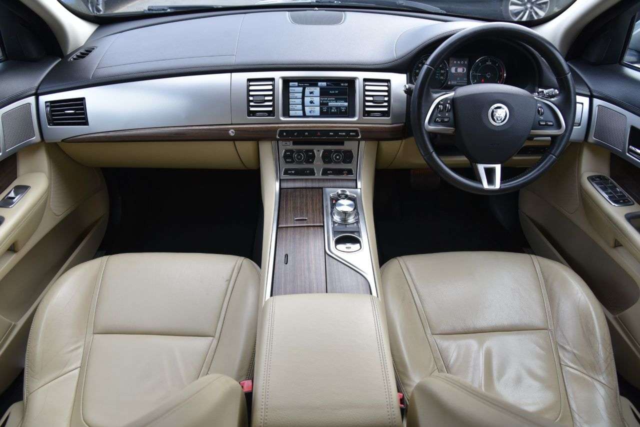 A 2012 JAGUAR XF 2.2d Luxury Saloon 4dr Diesel Auto Euro 5 (s/s) (190 ps) 2 KEYS | LEATHER | A 2012 JAGUAR XF 2.2d Luxury Saloon 4dr Diesel Auto Euro 5 (s/s) (190 ps) 2 KEYS | LEATHER |