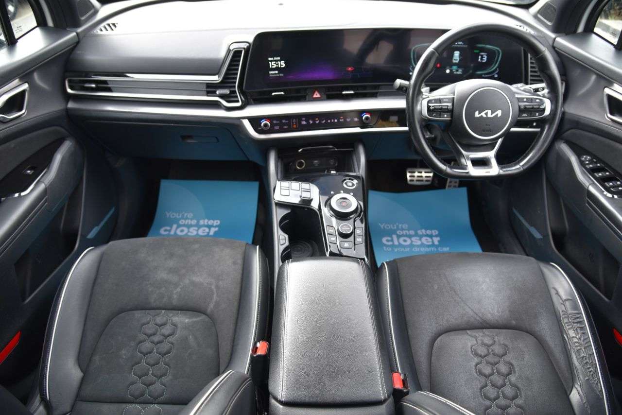 A 2022 KIA SPORTAGE 1.6 T-GDi 13.8kWh GT-Line SUV 5dr Petrol Plug-in Hybrid Auto AWD Euro 6 (s/ A 2022 KIA SPORTAGE 1.6 T-GDi 13.8kWh GT-Line SUV 5dr Petrol Plug-in Hybrid Auto AWD Euro 6 (s/