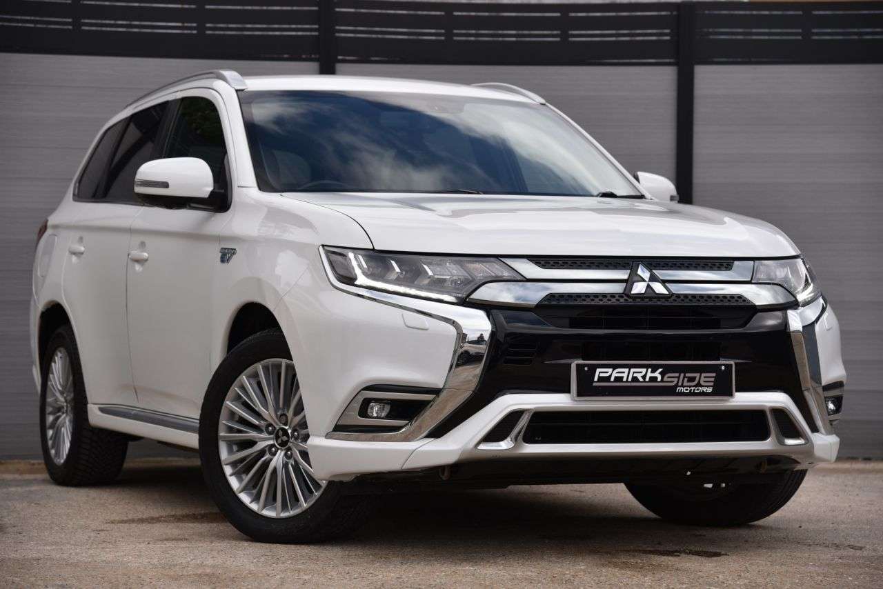 A 2019 MITSUBISHI OUTLANDER 2.4h TwinMotor 13.8kWh 4h SUV 5dr Petrol Plug-in Hybrid CVT 4WD Euro 6 (s/s A 2019 MITSUBISHI OUTLANDER 2.4h TwinMotor 13.8kWh 4h SUV 5dr Petrol Plug-in Hybrid CVT 4WD Euro 6 (s/s