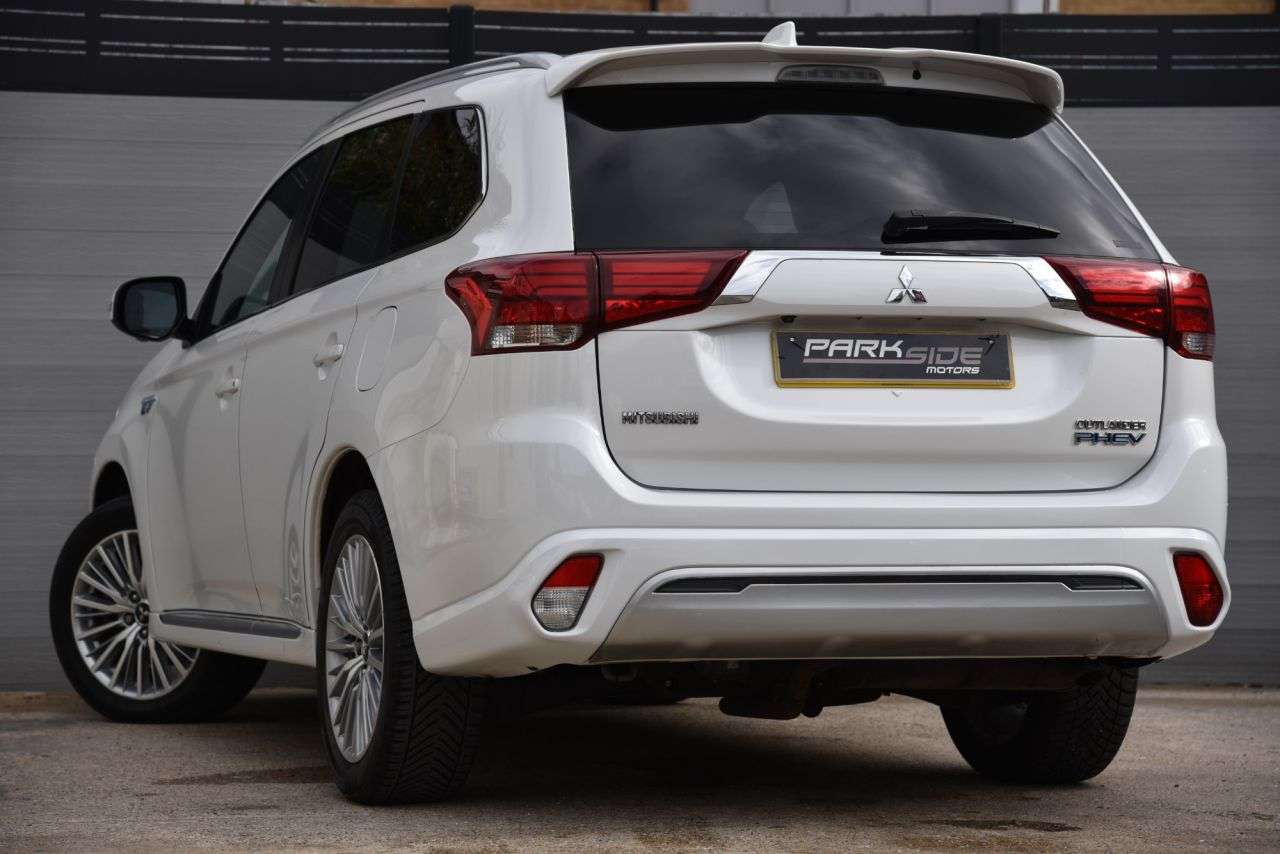 A 2019 MITSUBISHI OUTLANDER 2.4h TwinMotor 13.8kWh 4h SUV 5dr Petrol Plug-in Hybrid CVT 4WD Euro 6 (s/s A 2019 MITSUBISHI OUTLANDER 2.4h TwinMotor 13.8kWh 4h SUV 5dr Petrol Plug-in Hybrid CVT 4WD Euro 6 (s/s