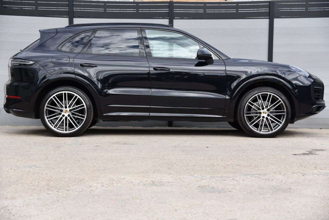 2019 PORSCHE CAYENNE 2019 PORSCHE CAYENNE