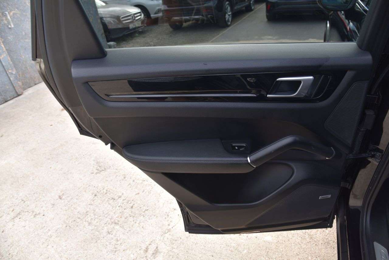 2019 PORSCHE CAYENNE 2019 PORSCHE CAYENNE