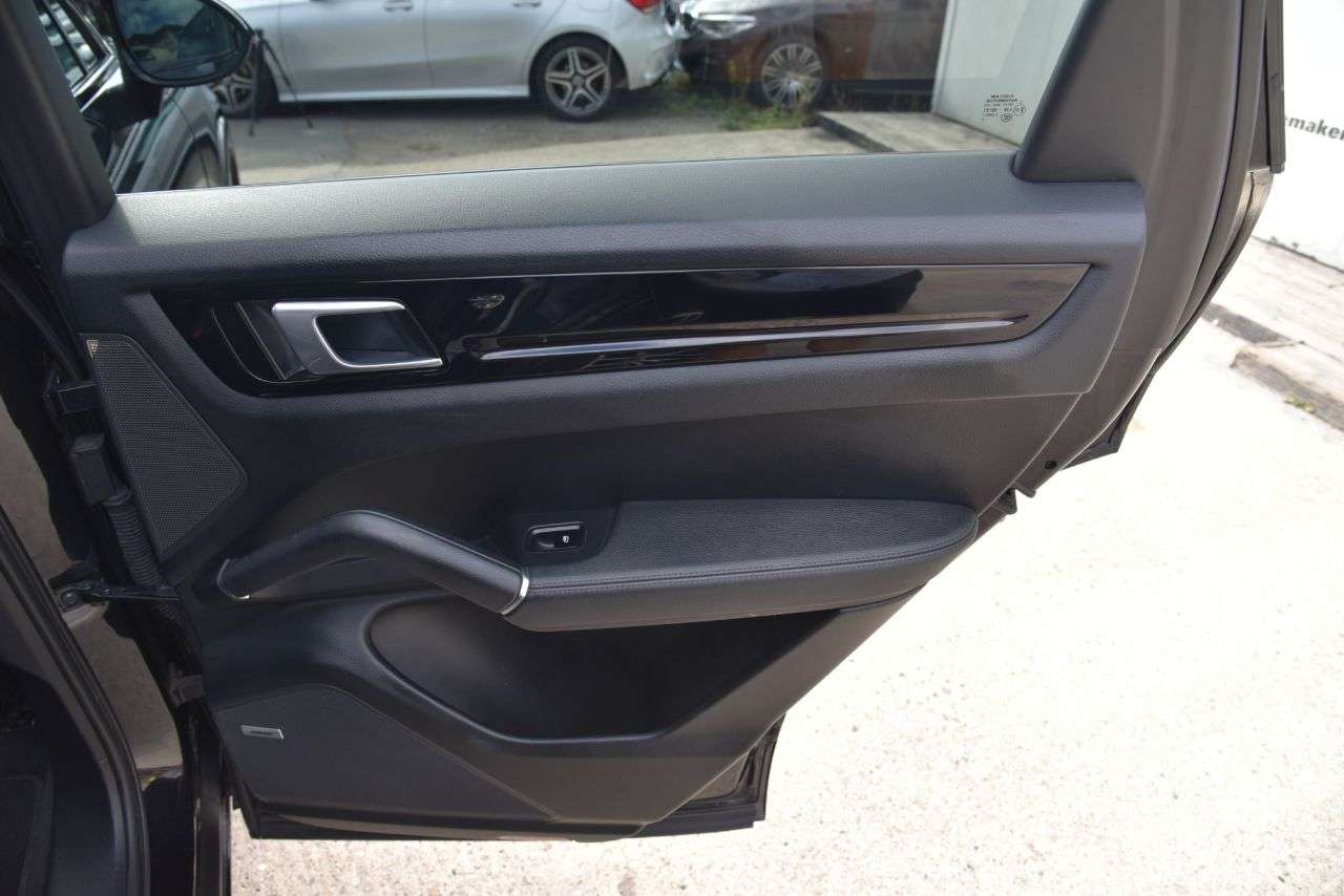 2019 PORSCHE CAYENNE 2019 PORSCHE CAYENNE