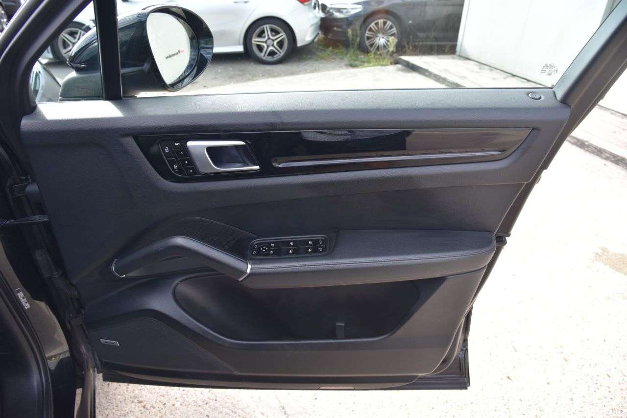 2019 PORSCHE CAYENNE 2019 PORSCHE CAYENNE