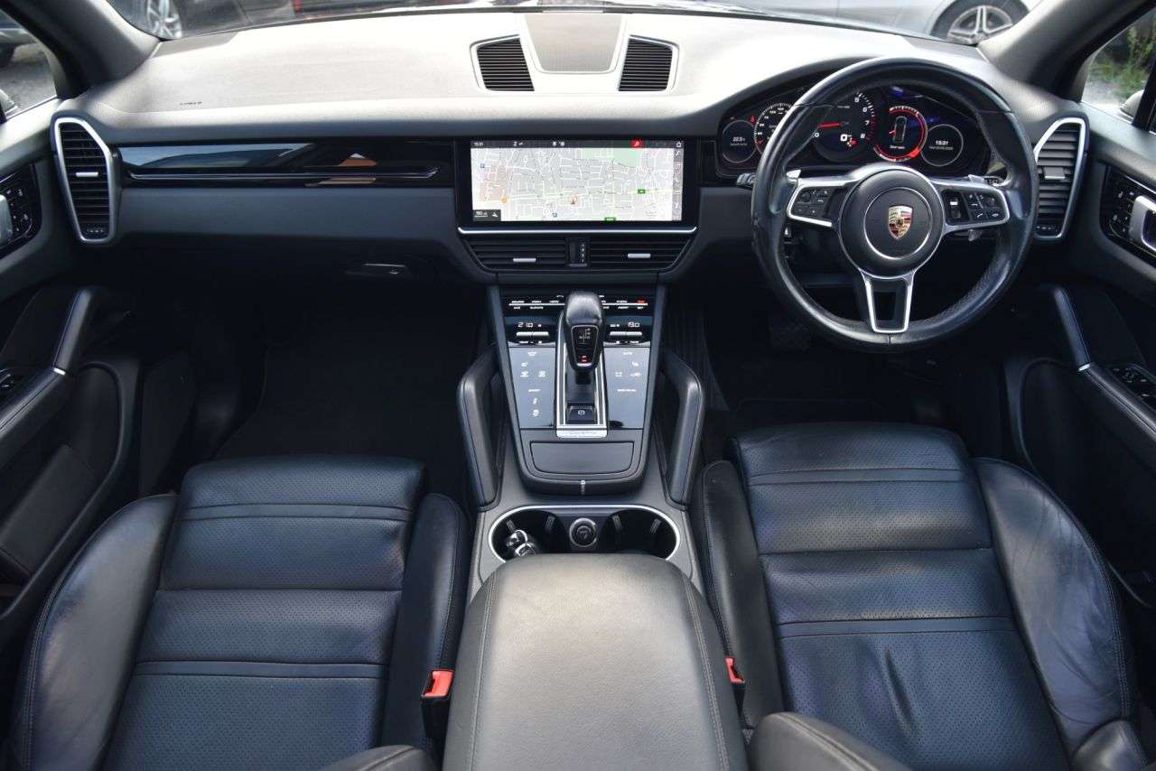 A 2019 PORSCHE CAYENNE 3.0T V6 GPF SUV 5dr Petrol TiptronicS 4WD Euro 6 (s/s) (340 ps) FULL LEATHE A 2019 PORSCHE CAYENNE 3.0T V6 GPF SUV 5dr Petrol TiptronicS 4WD Euro 6 (s/s) (340 ps) FULL LEATHE