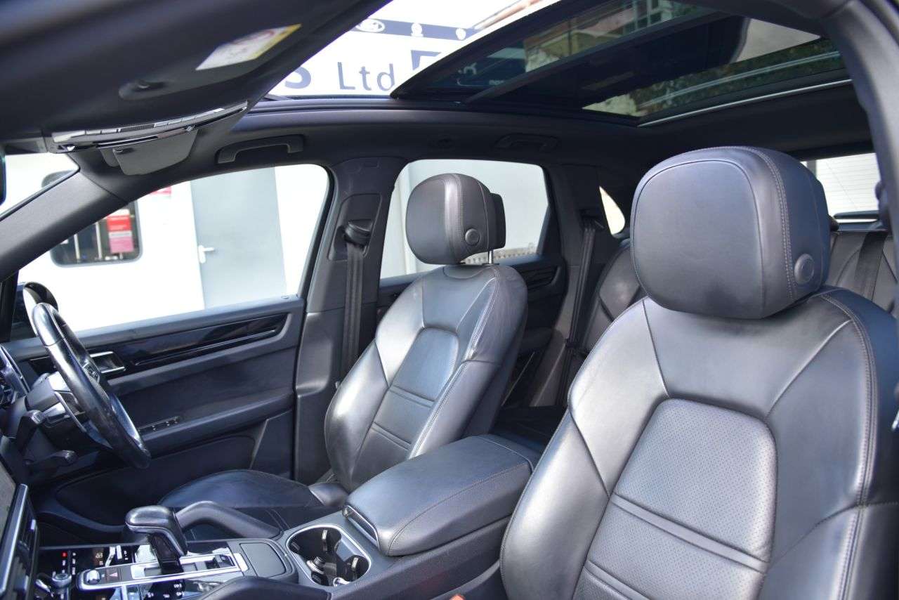 2019 PORSCHE CAYENNE 2019 PORSCHE CAYENNE