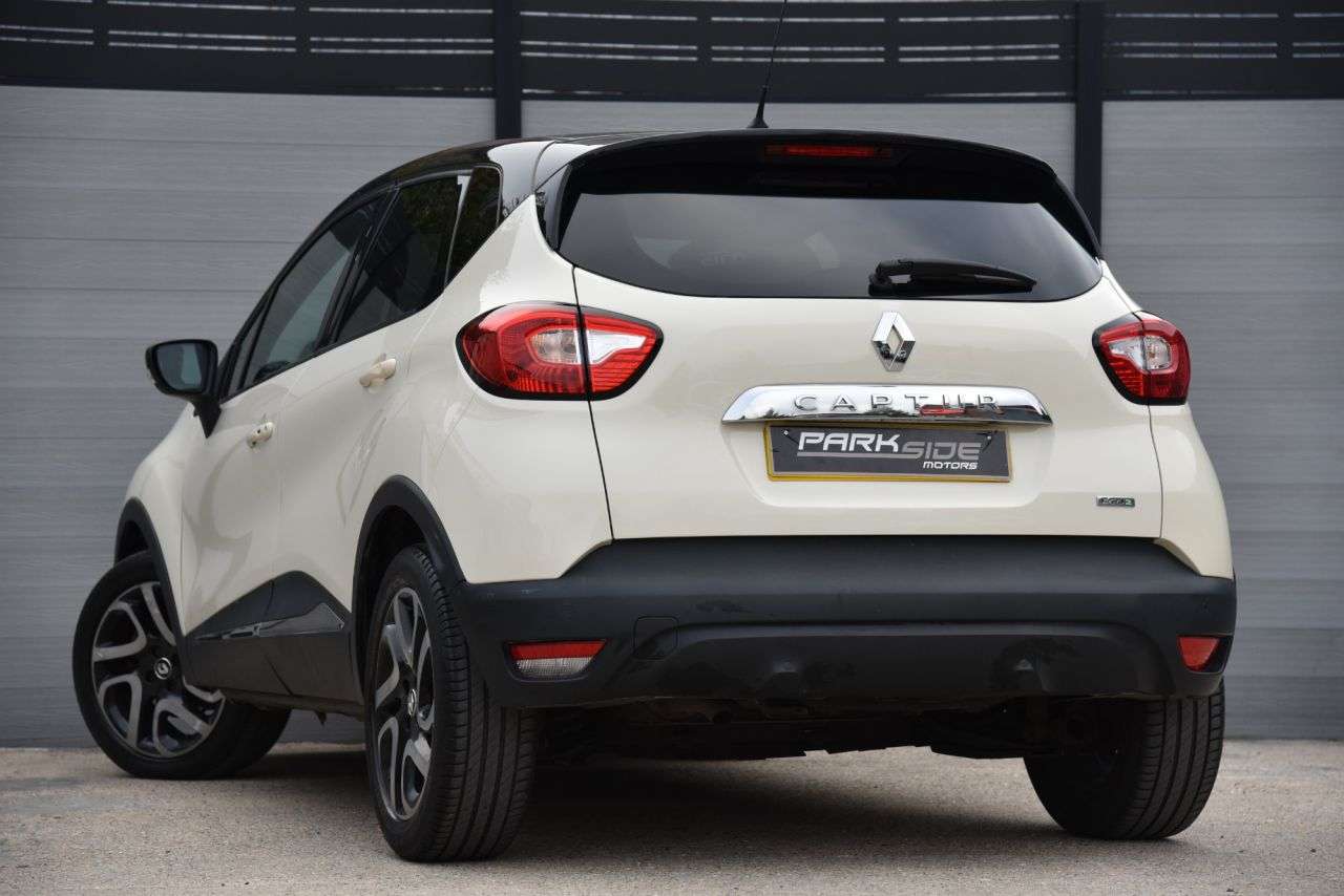 A 2017 RENAULT CAPTUR 1.5 dCi ENERGY Dynamique S Nav SUV 5dr Diesel Auto Euro 6 (s/s) (90 ps) SAT A 2017 RENAULT CAPTUR 1.5 dCi ENERGY Dynamique S Nav SUV 5dr Diesel Auto Euro 6 (s/s) (90 ps) SAT