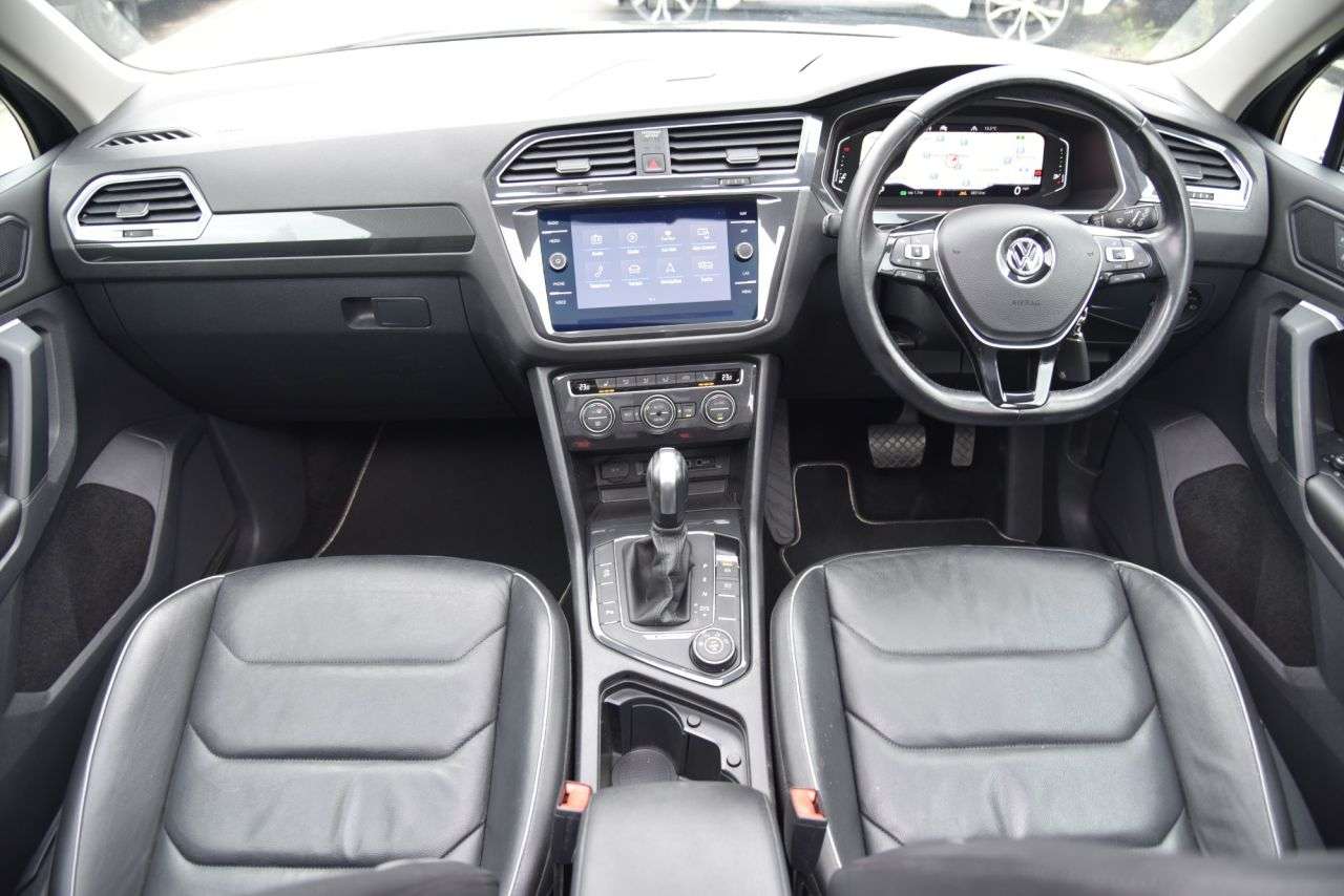 A 2020 VOLKSWAGEN TIGUAN 2.0 TDI SEL SUV 5dr Diesel DSG 4Motion Euro 6 (s/s) (190 ps) ADAPTIVE CRUIS A 2020 VOLKSWAGEN TIGUAN 2.0 TDI SEL SUV 5dr Diesel DSG 4Motion Euro 6 (s/s) (190 ps) ADAPTIVE CRUIS