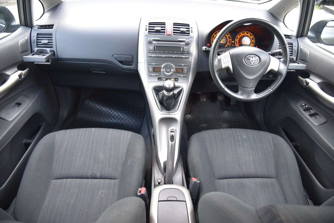 A 2009 TOYOTA AURIS 1.6 V-Matic TR Hatchback 5dr Petrol Manual (153 g/km, 124 bhp) MOT VALID (1 A 2009 TOYOTA AURIS 1.6 V-Matic TR Hatchback 5dr Petrol Manual (153 g/km, 124 bhp) MOT VALID (1