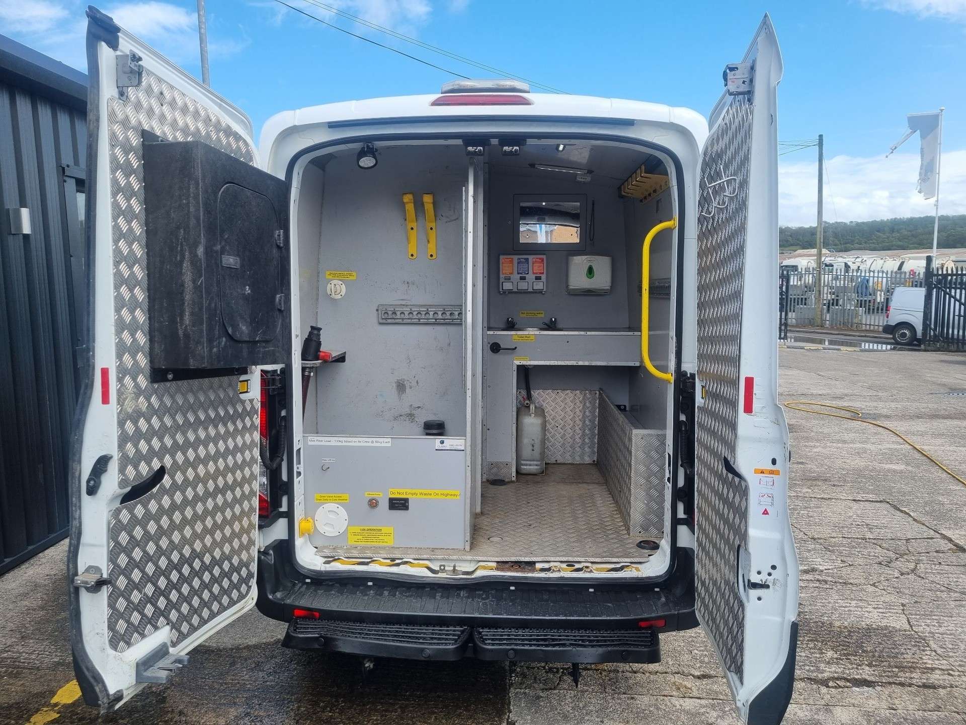 A 2016 FORD TRANSIT 350 SHR P/V A 2016 FORD TRANSIT 350 SHR P/V