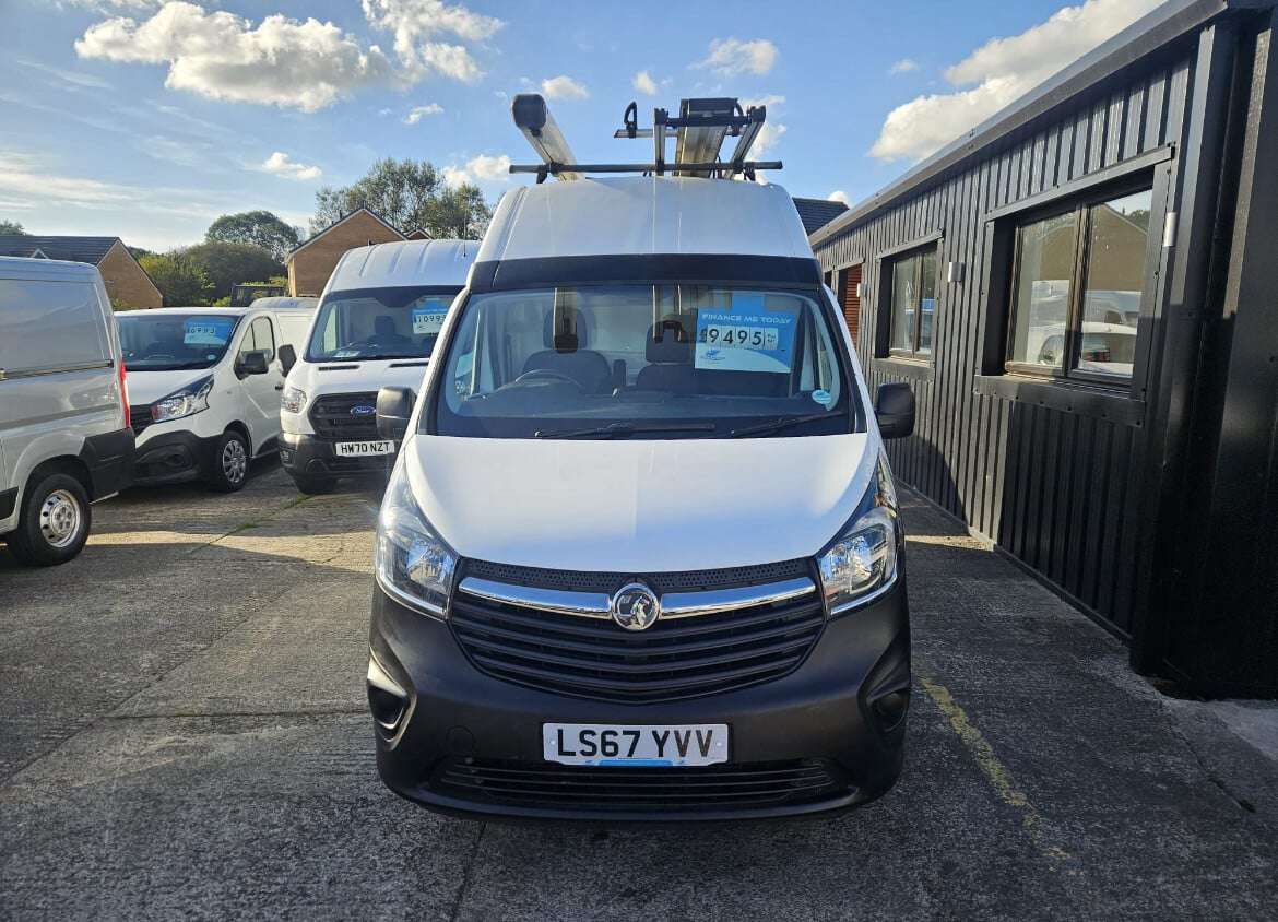 A 2018 VAUXHALL VIVARO L1H2 2900 CDTI BITURBO S/S A 2018 VAUXHALL VIVARO L1H2 2900 CDTI BITURBO S/S