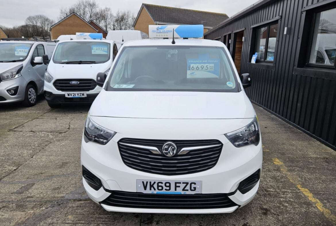 A 2019 VAUXHALL COMBO L1H1 2000 SPORTIVE S/S A 2019 VAUXHALL COMBO L1H1 2000 SPORTIVE S/S