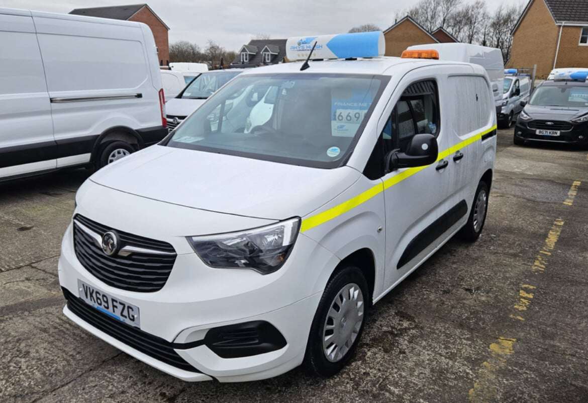 A 2019 VAUXHALL COMBO L1H1 2000 SPORTIVE S/S A 2019 VAUXHALL COMBO L1H1 2000 SPORTIVE S/S