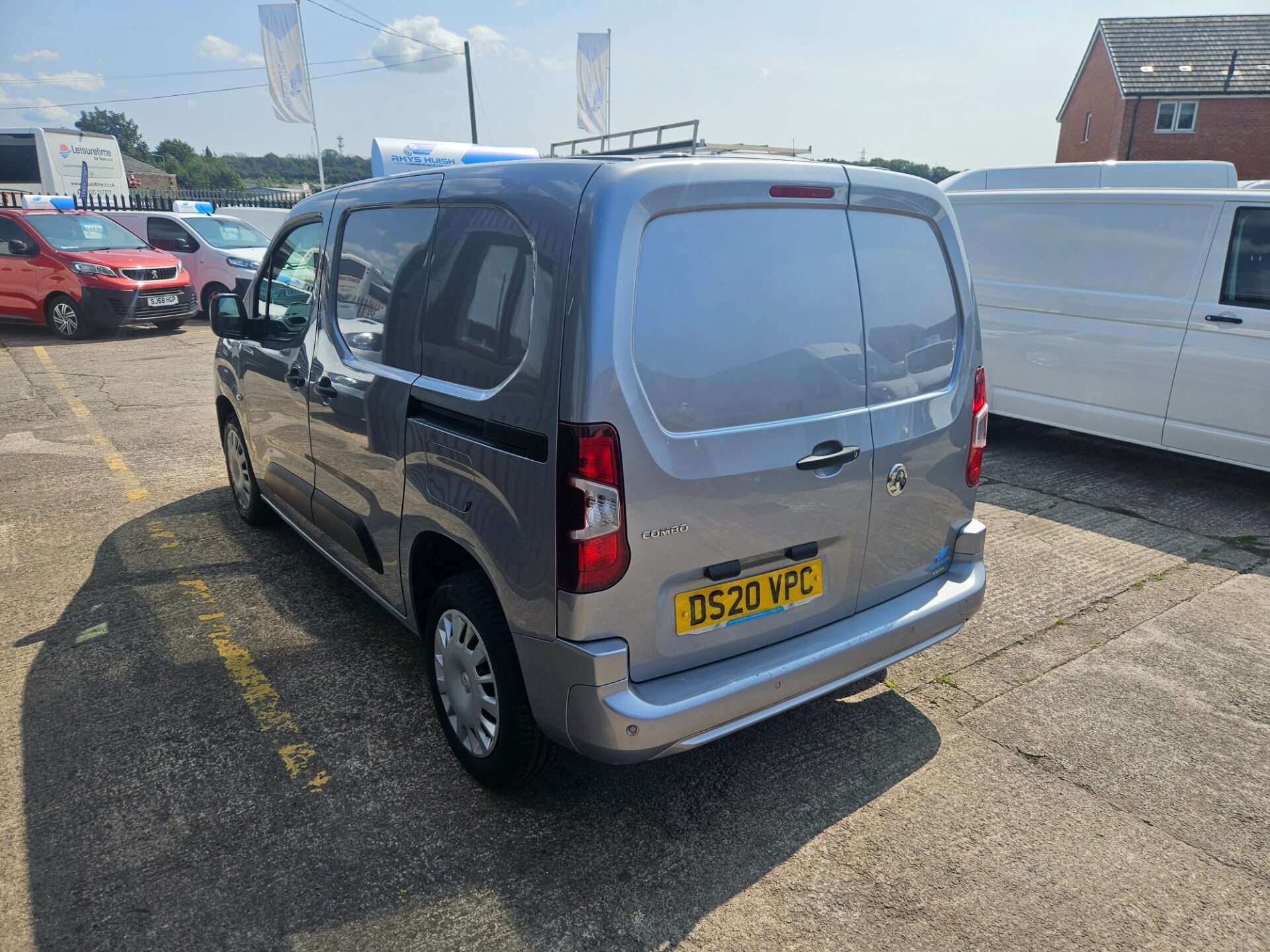 A 2020 VAUXHALL COMBO L1H1 2300 SPORTIVE S/S A 2020 VAUXHALL COMBO L1H1 2300 SPORTIVE S/S