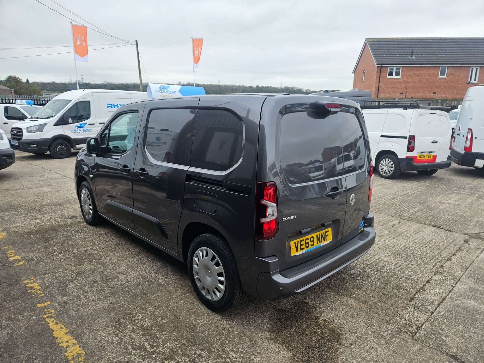 A 2020 VAUXHALL COMBO L1H1 2000 SPORTIVE S/S A 2020 VAUXHALL COMBO L1H1 2000 SPORTIVE S/S