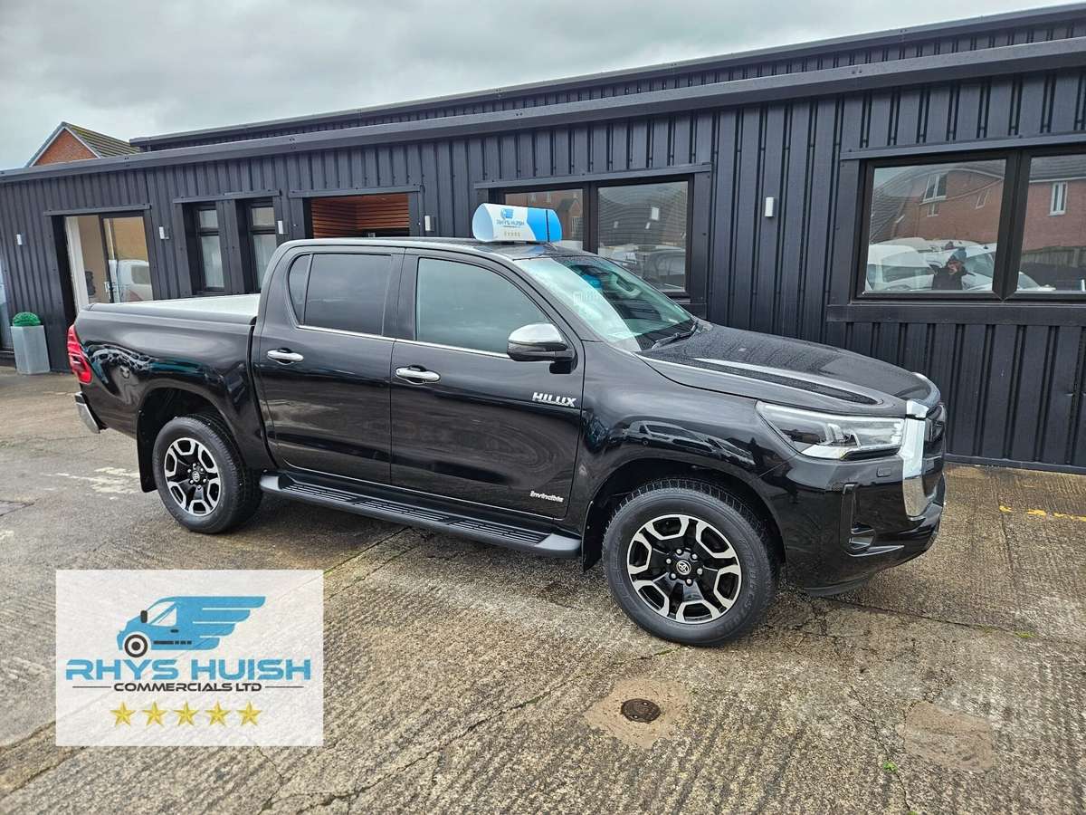 Check out this Toyota Hilux 2021 Diesel Manual
