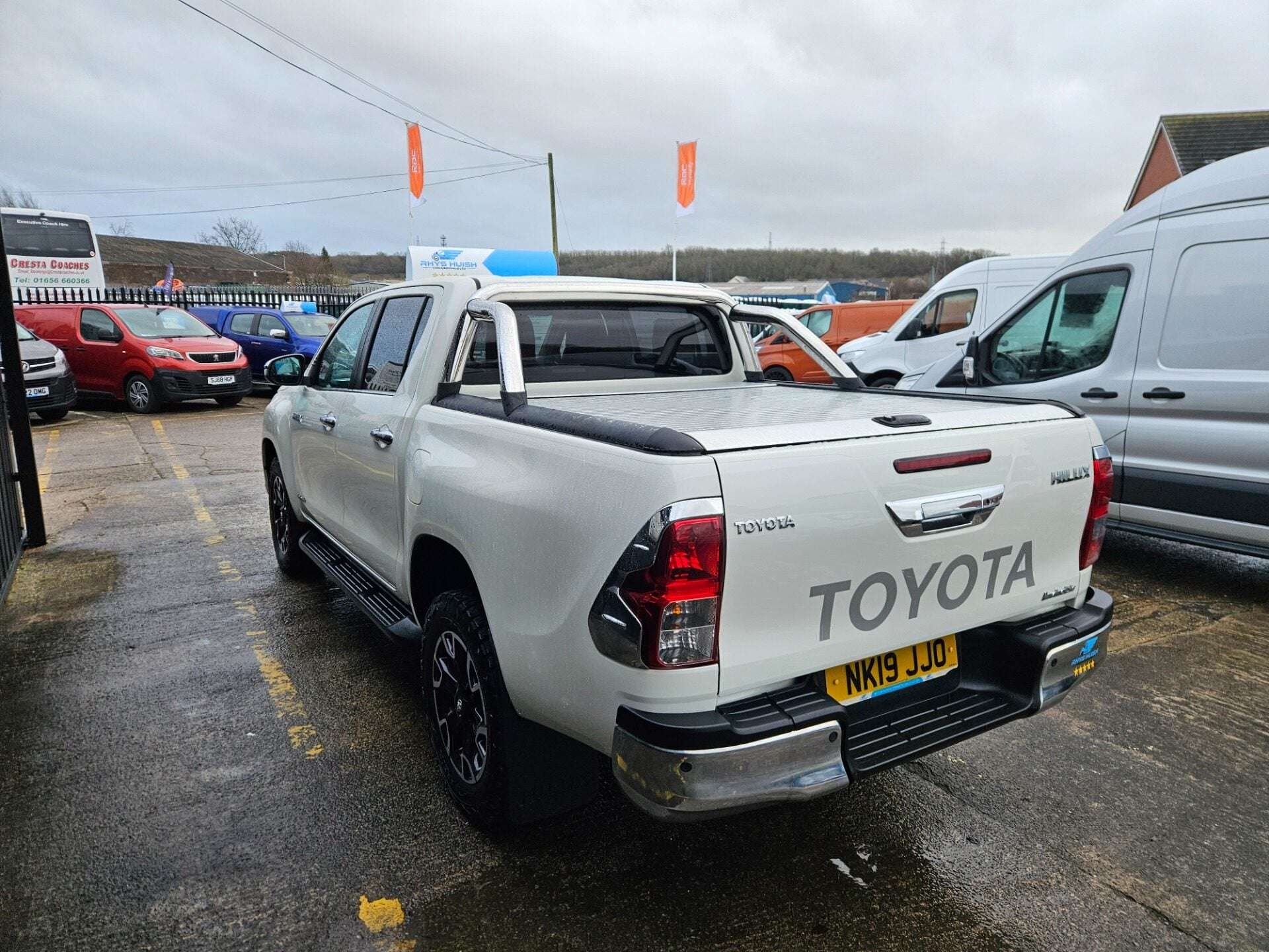 A 2019 TOYOTA HILUX INVINCIBLE 4WD D-4D DCB A 2019 TOYOTA HILUX INVINCIBLE 4WD D-4D DCB