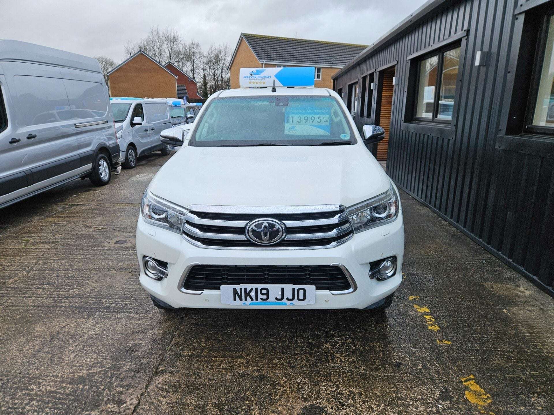 A 2019 TOYOTA HILUX INVINCIBLE 4WD D-4D DCB A 2019 TOYOTA HILUX INVINCIBLE 4WD D-4D DCB