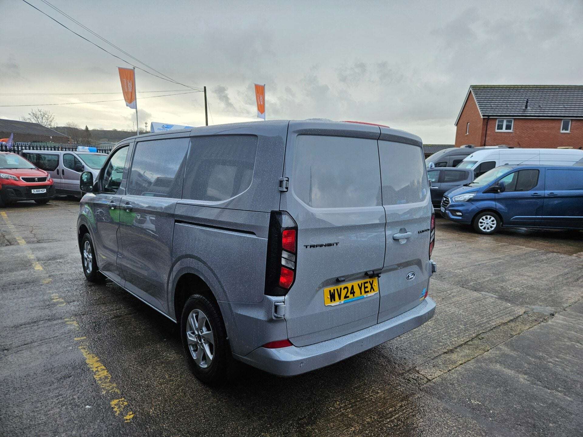 A 2024 FORD TRANSIT CUSTOM 320 LIMITED L1H1 P/V ECOBLUE A 2024 FORD TRANSIT CUSTOM 320 LIMITED L1H1 P/V ECOBLUE