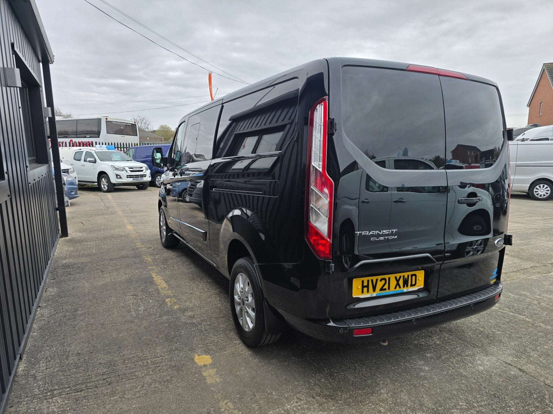 A 2021 FORD TRANSIT CUSTOM 320 LIMITED DCIV ECOBLUE A 2021 FORD TRANSIT CUSTOM 320 LIMITED DCIV ECOBLUE