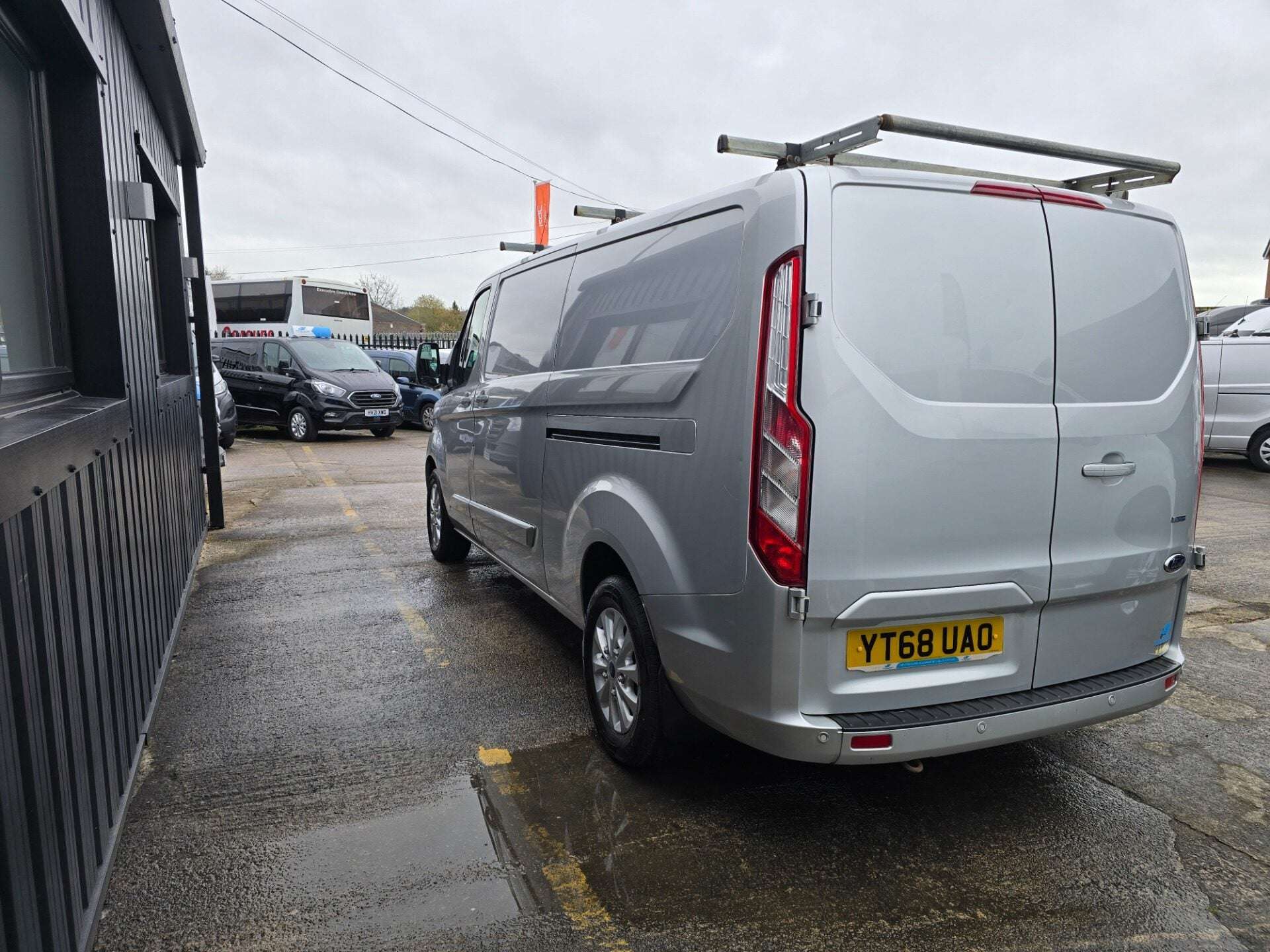 A 2018 FORD TRANSIT CUSTOM 300 LIMITED P/V L2 H1 A 2018 FORD TRANSIT CUSTOM 300 LIMITED P/V L2 H1