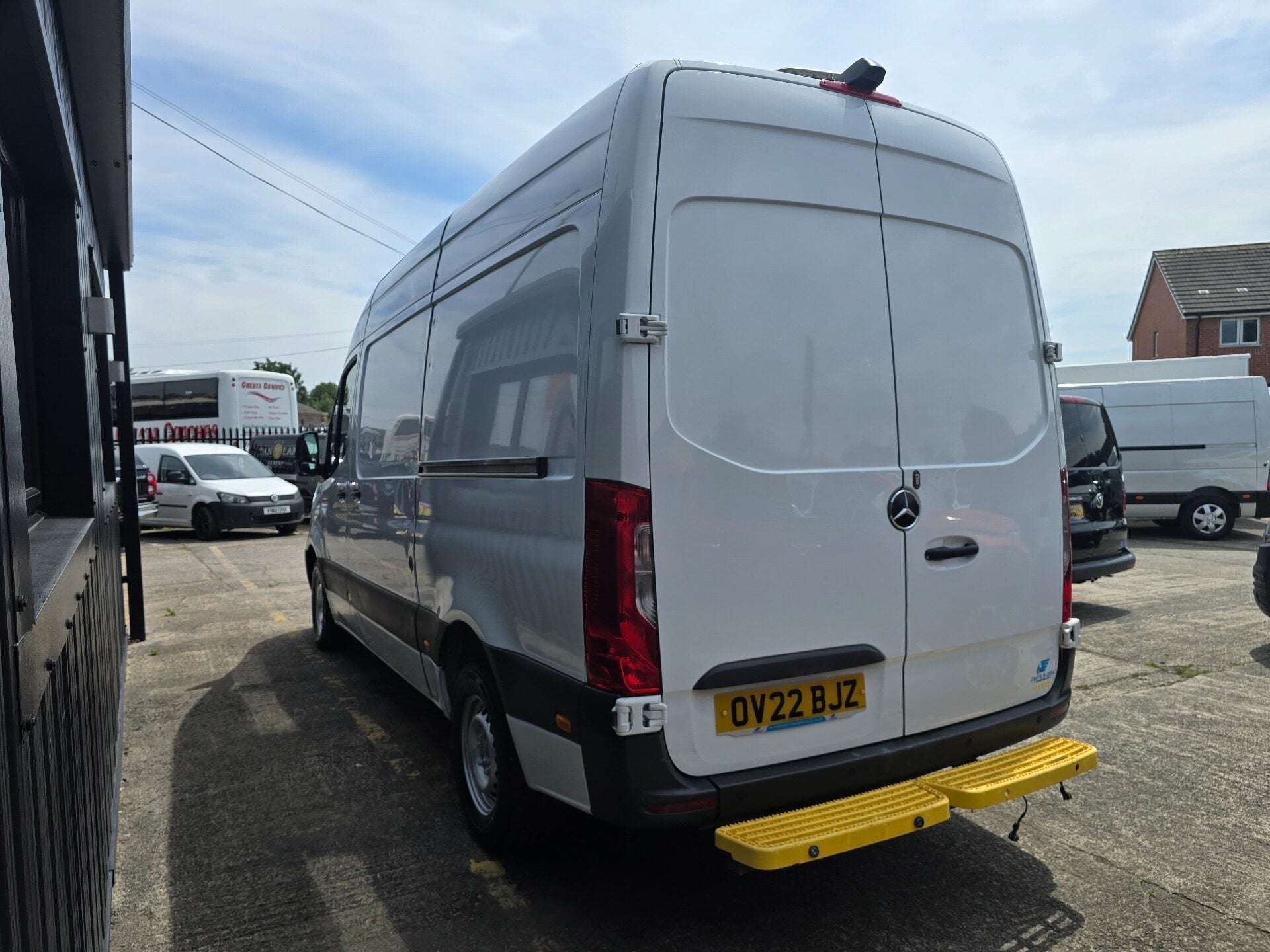 A 2022 MERCEDES-BENZ SPRINTER 315 CDI PREMIUM A 2022 MERCEDES-BENZ SPRINTER 315 CDI PREMIUM