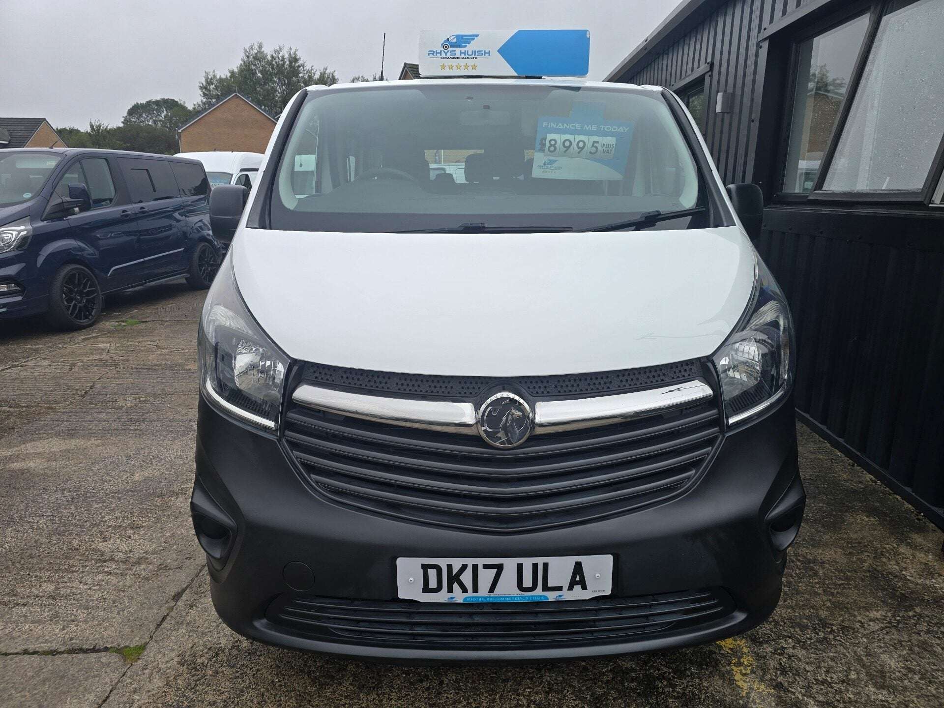 A 2017 VAUXHALL VIVARO L2H1 2900 COMBI CDTI BITURBO S/S A 2017 VAUXHALL VIVARO L2H1 2900 COMBI CDTI BITURBO S/S