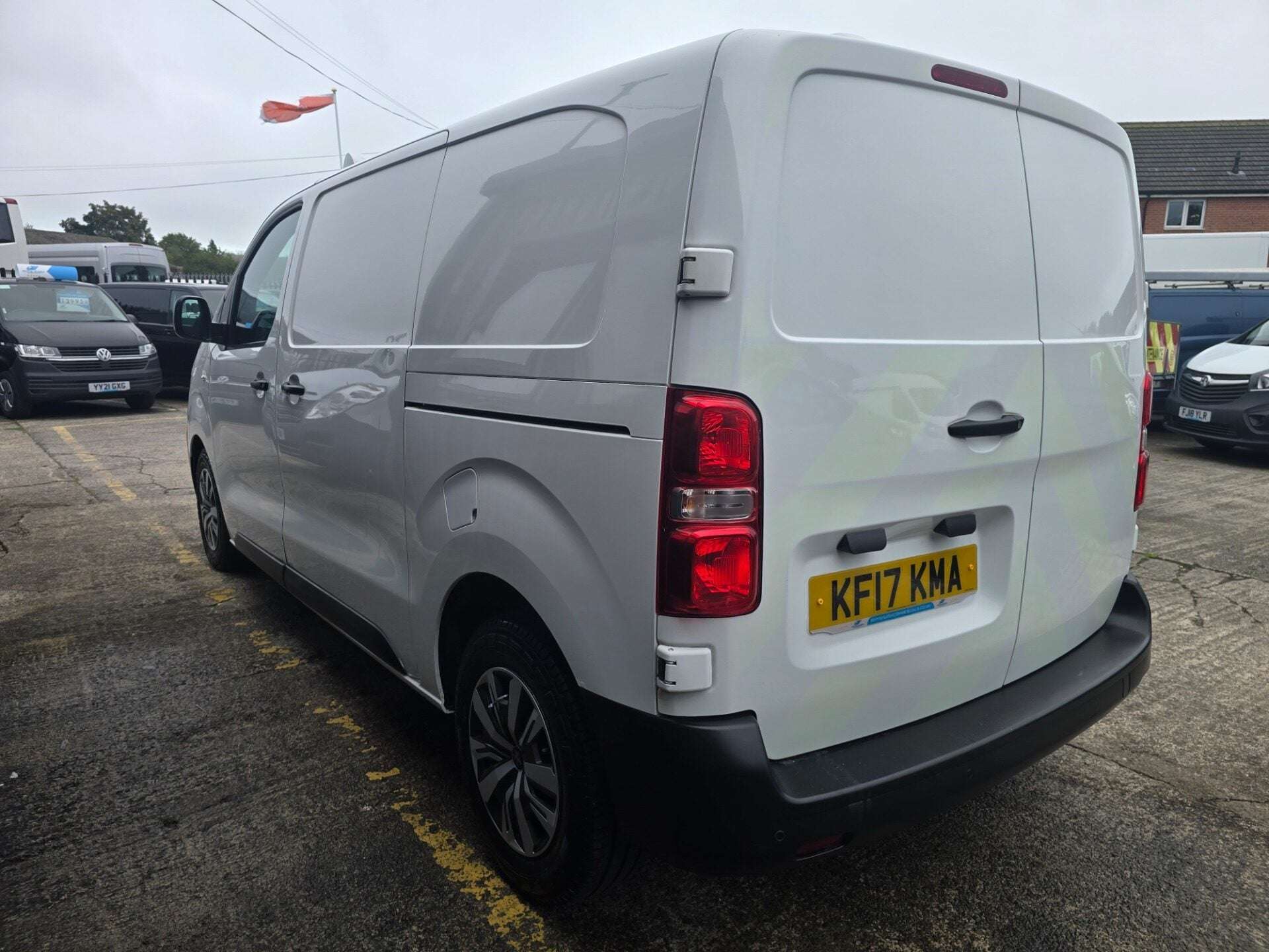 A 2017 PEUGEOT EXPERT BLUE HDI PROFESSIONAL STANDARD A 2017 PEUGEOT EXPERT BLUE HDI PROFESSIONAL STANDARD