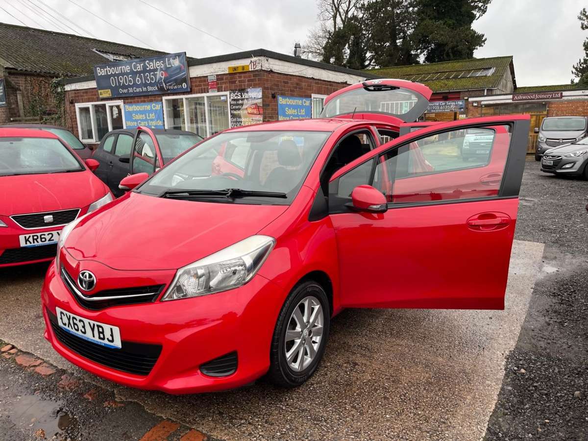 Check out this Toyota Yaris 2013 Petrol Manual