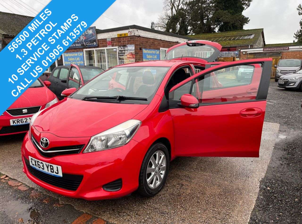 A 2013 TOYOTA YARIS 1.33 Dual VVT-i TR Hatchback 5dr Petrol Manual Euro 5 (101 ps) A 2013 TOYOTA YARIS 1.33 Dual VVT-i TR Hatchback 5dr Petrol Manual Euro 5 (101 ps)