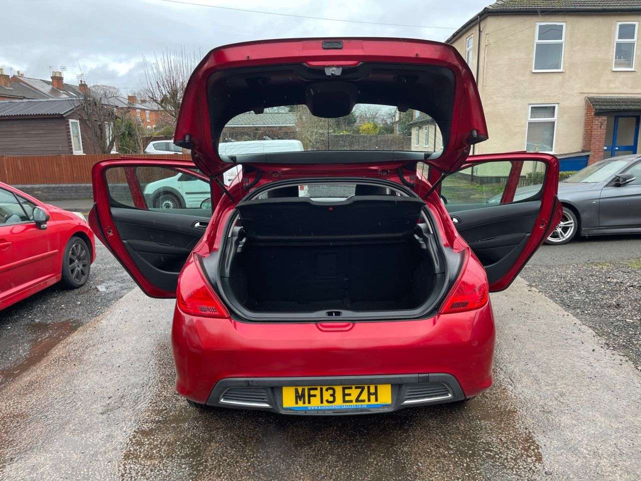 A 2013 PEUGEOT 308 1.6 HDi Active Hatchback 5dr Diesel Manual Euro 5 (92 ps) A 2013 PEUGEOT 308 1.6 HDi Active Hatchback 5dr Diesel Manual Euro 5 (92 ps)